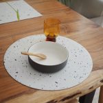 Mantel Individual Circular Carmel Gris